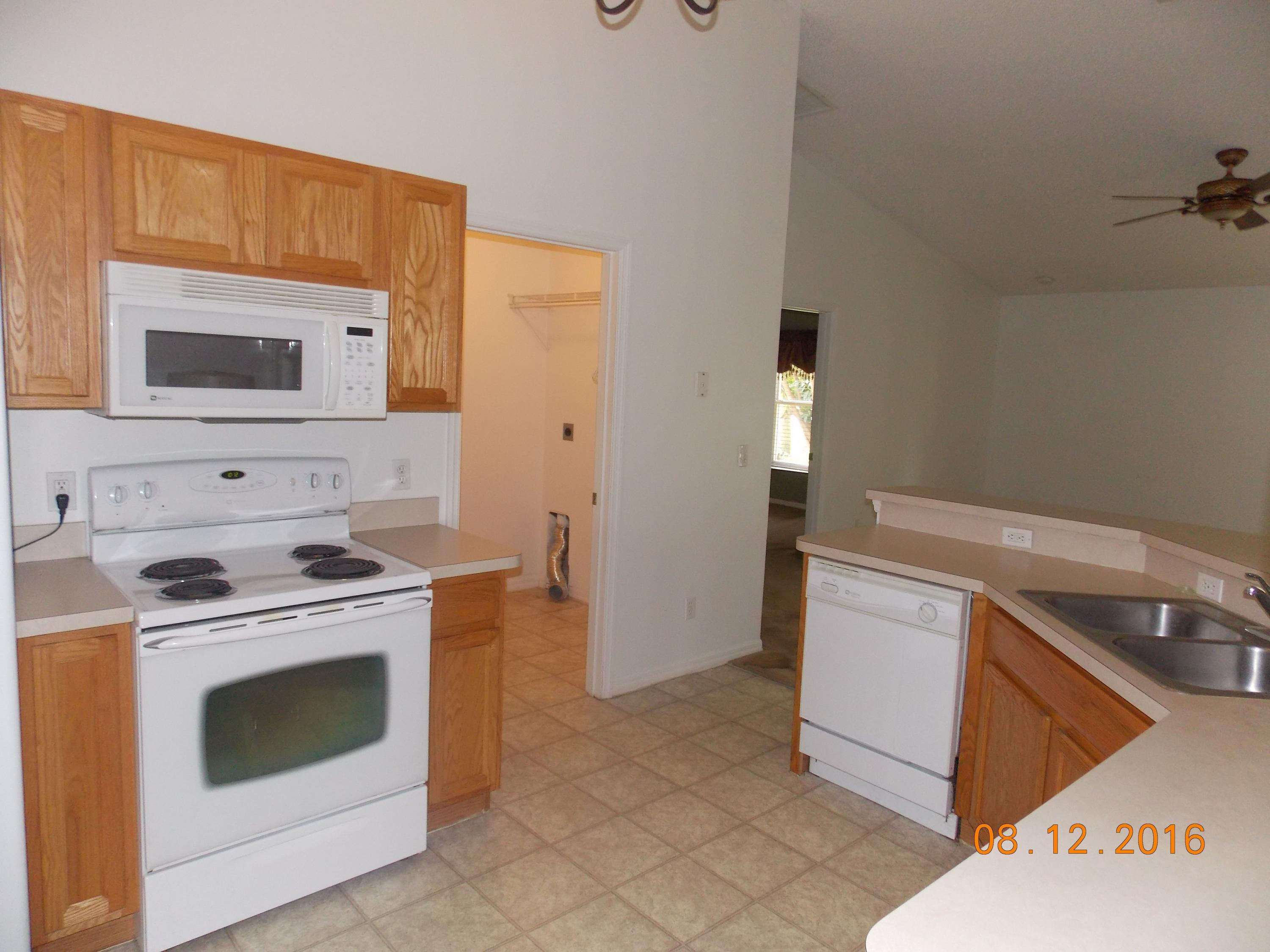 2086 Southwest Certosa Road Port St. Lucie, FL 34953 - Photo 8 of 32 Kitchen