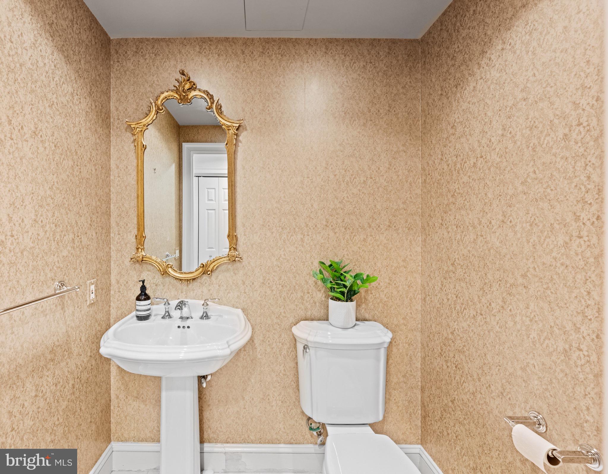 5630 Wisconsin Avenue, Unit 903 Chevy Chase, MD 20815 - Photo 31 of 50 a bathroom with a sink toilet and a mirror