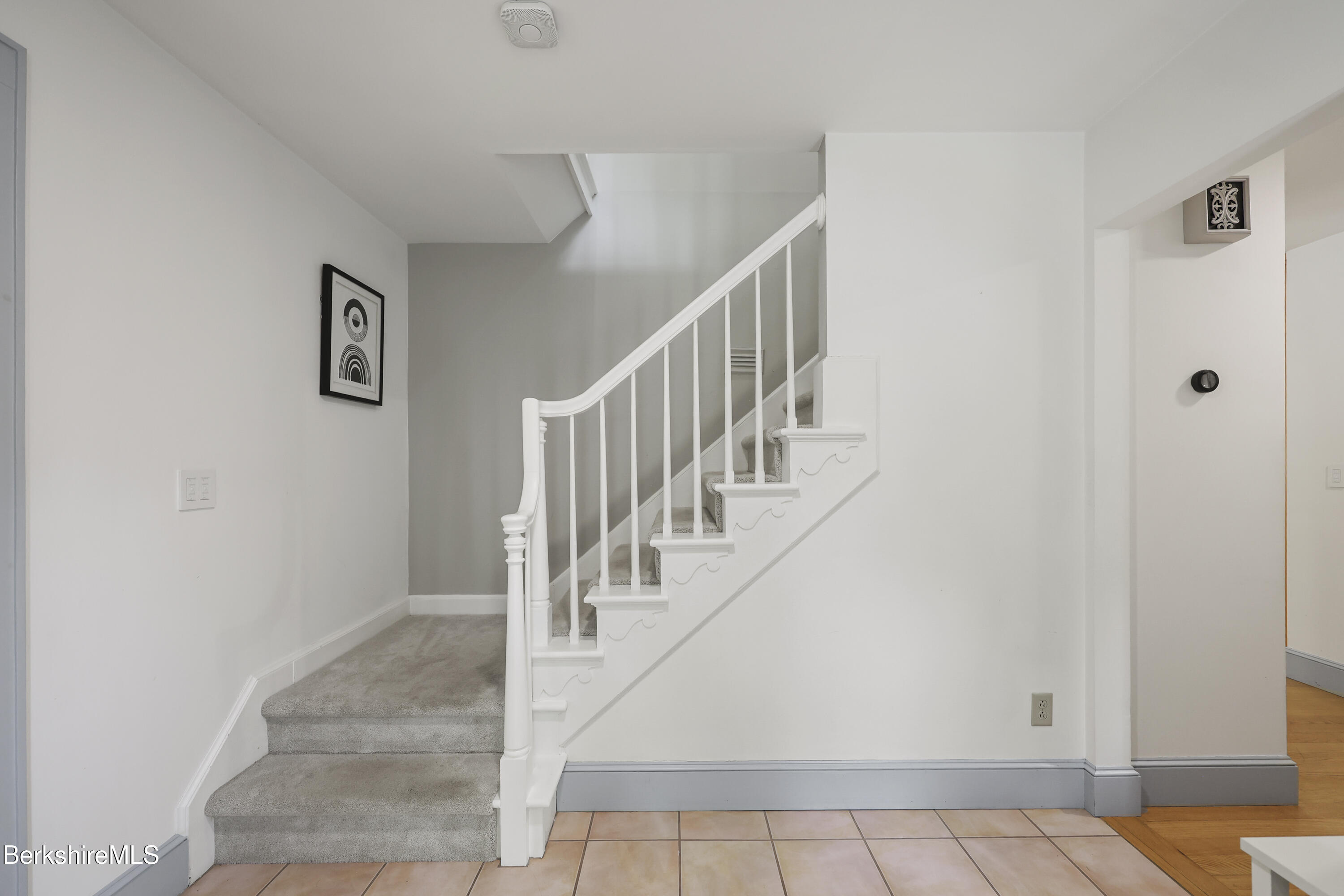888 Hancock Road Williamstown, MA 01267 - Photo 8 of 78 40 Foyer