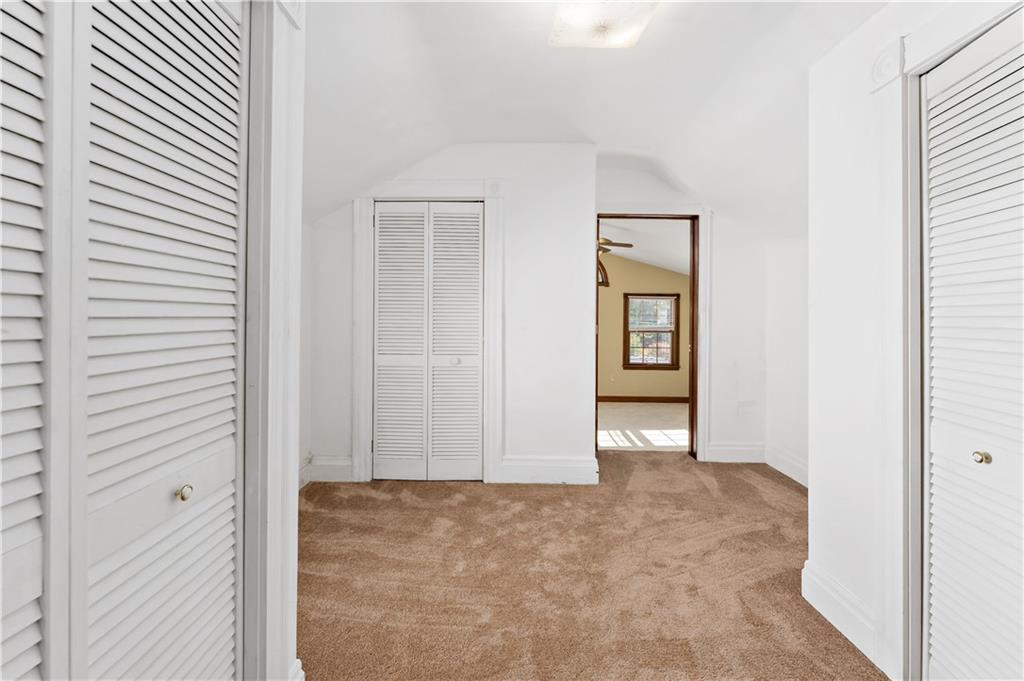 617 Maple Street Coraopolis, PA 15108 - Photo 21 of 38 an empty room with windows and closet