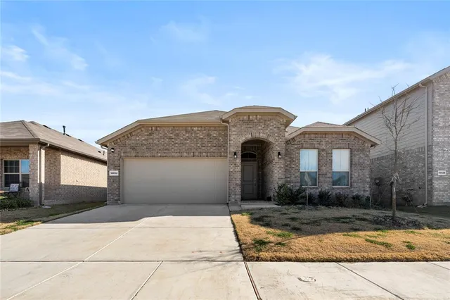 $2,500 | 16032 Farringdon Street, Fort Worth, TX 76247