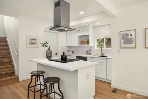 $850,000 | 5040 35th Avenue Southwest, Seattle, WA 98126