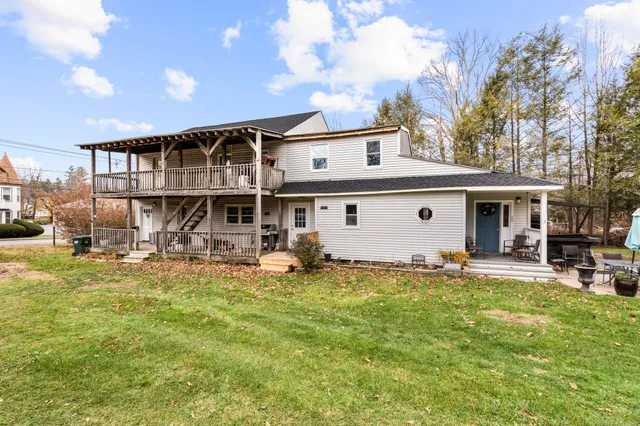 a front view of house with yard