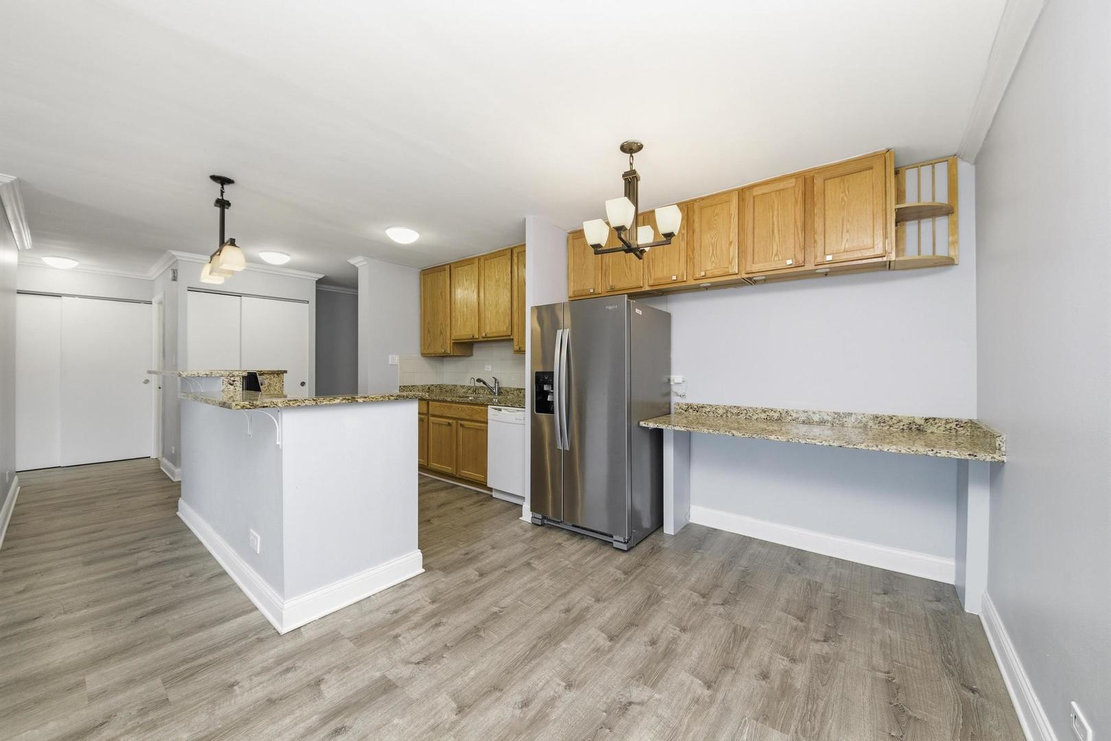 16 East Old Willow Road, Unit 214S Prospect Heights, IL 60070 - Photo 7 of 15