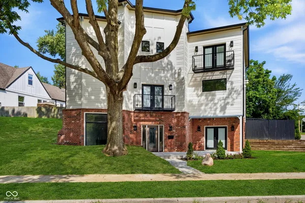 $665,000 | 2130 Brookside Pkwy N Drive, Indianapolis, IN 46201