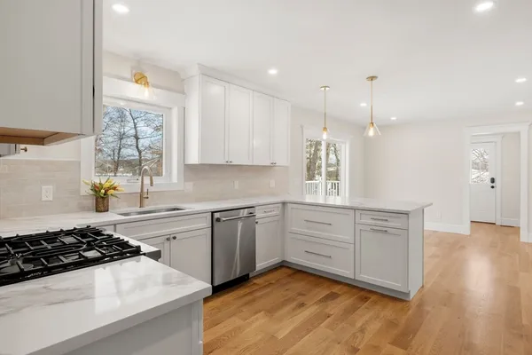 $1,199,000 | 155 Quincy Avenue, Marshfield, MA 02050