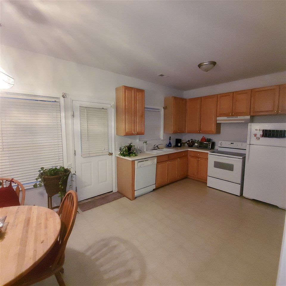 253 Dairy Road Clayton, NC 27520 - Photo 6 of 12 Kitchen