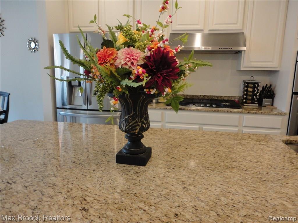326 Glenhurst Boulevard, Unit 27 Rochester, MI 48307 - Photo 10 of 29