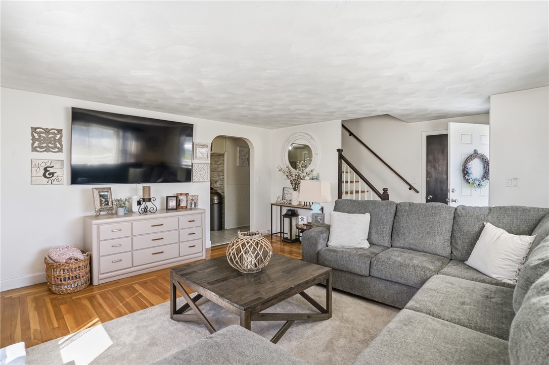 514 Killingly Street Johnston, RI 02919 - Photo 6 of 41