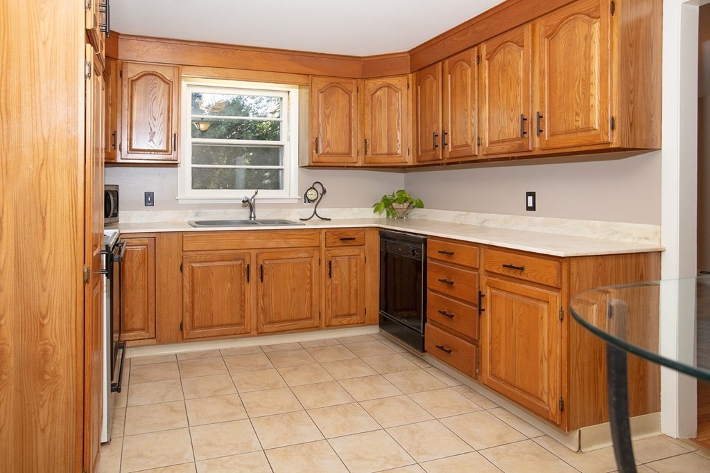 187 Bemis Road Holyoke, MA 01040 - Photo 8 of 34 Gallery Image 8
