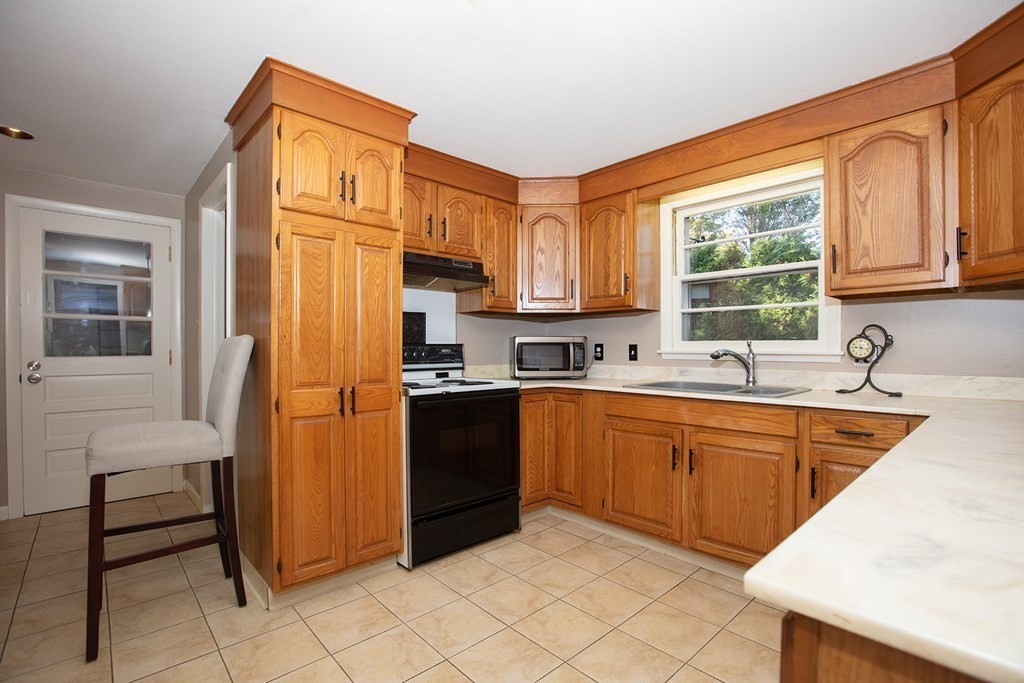 187 Bemis Road Holyoke, MA 01040 - Photo 9 of 34 Gallery Image 9