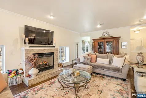 $997,500 | 500 Blue Hill Terrace, Franklin Lakes, NJ 07417