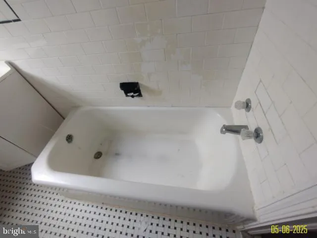 a bathroom with a tub