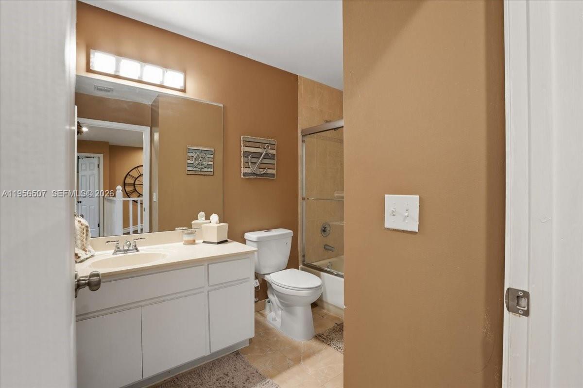 11230 Southwest 59th Place Cooper City, FL 33330 - Photo 33 of 44 2nd Bathroom