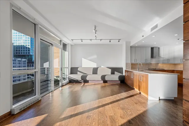 $1,099,000 | 250 East Pearson Street, Unit 1601, Chicago, IL 60611
