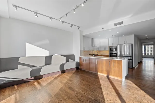 $1,099,000 | 250 East Pearson Street, Unit 1601, Chicago, IL 60611