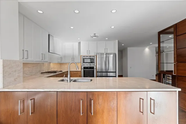 $1,099,000 | 250 East Pearson Street, Unit 1601, Chicago, IL 60611