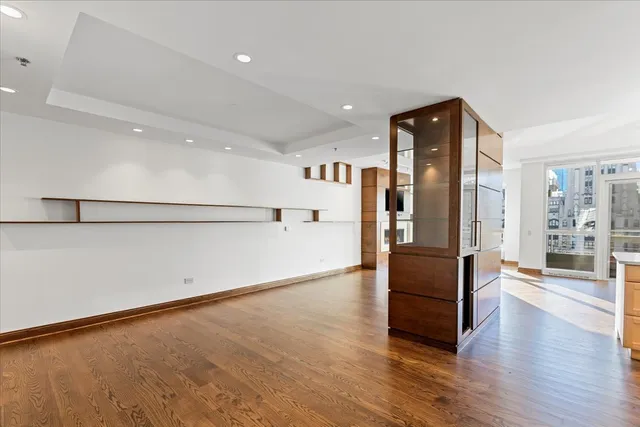 $1,099,000 | 250 East Pearson Street, Unit 1601, Chicago, IL 60611
