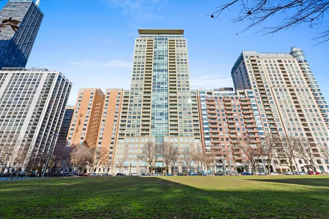 $1,099,000 | 250 East Pearson Street, Unit 1601, Chicago, IL 60611