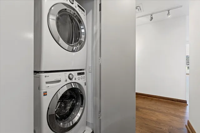 $1,099,000 | 250 East Pearson Street, Unit 1601, Chicago, IL 60611