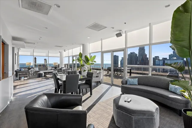 $1,099,000 | 250 East Pearson Street, Unit 1601, Chicago, IL 60611