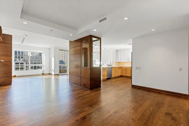 $1,099,000 | 250 East Pearson Street, Unit 1601, Chicago, IL 60611