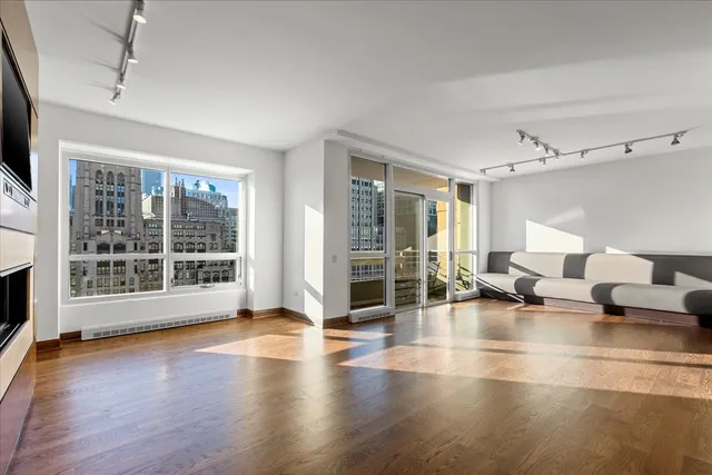 $1,099,000 | 250 East Pearson Street, Unit 1601, Chicago, IL 60611