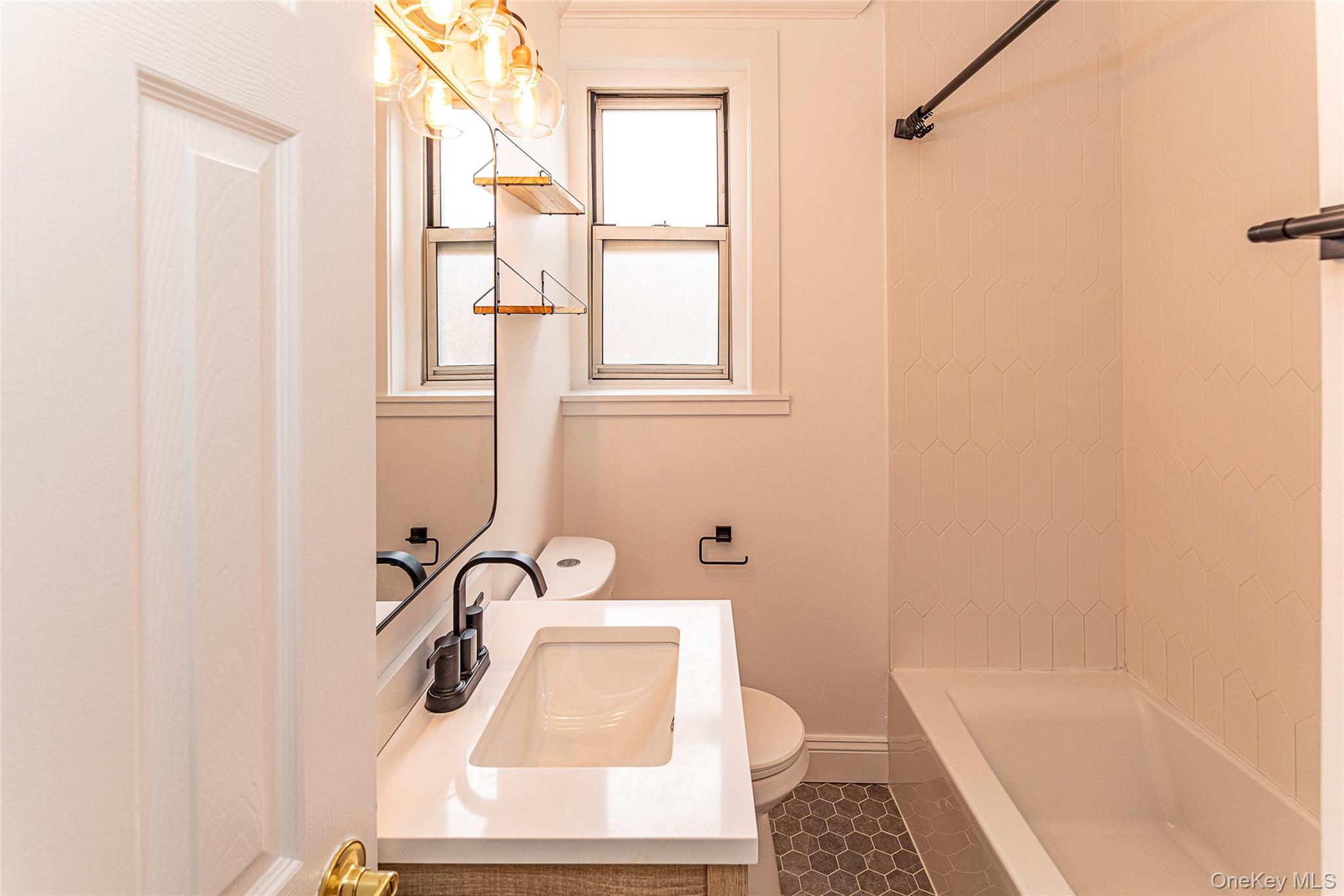 793 Palmer Road, Unit 3C Bronxville, NY 10708 - Photo 8 of 16 Bathroom close up