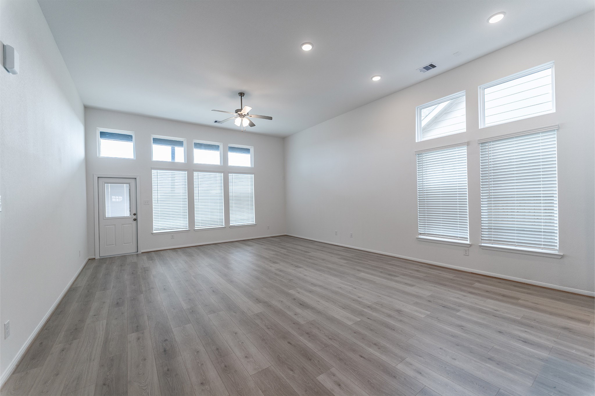 1722 Navigation Lane Angleton, TX 77515 - Photo 10 of 24