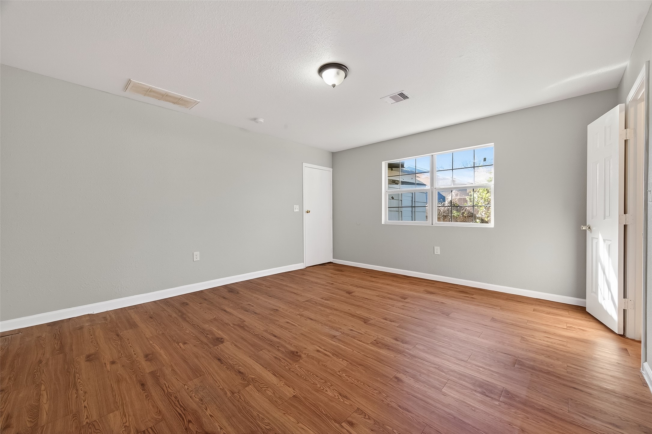 6127 Beldart Street Houston, TX 77033 - Photo 2 of 19