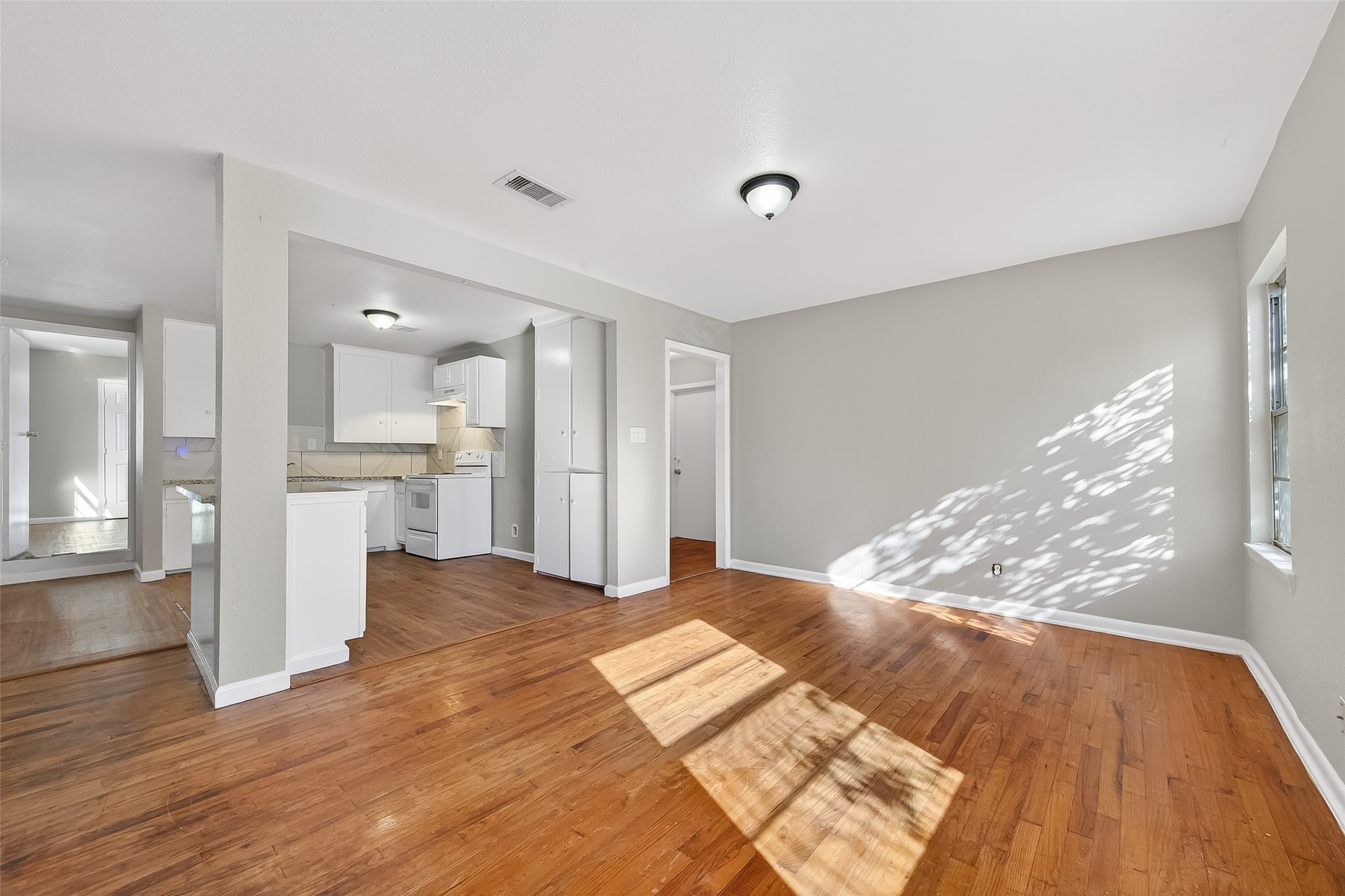 6127 Beldart Street Houston, TX 77033 - Photo 4 of 19