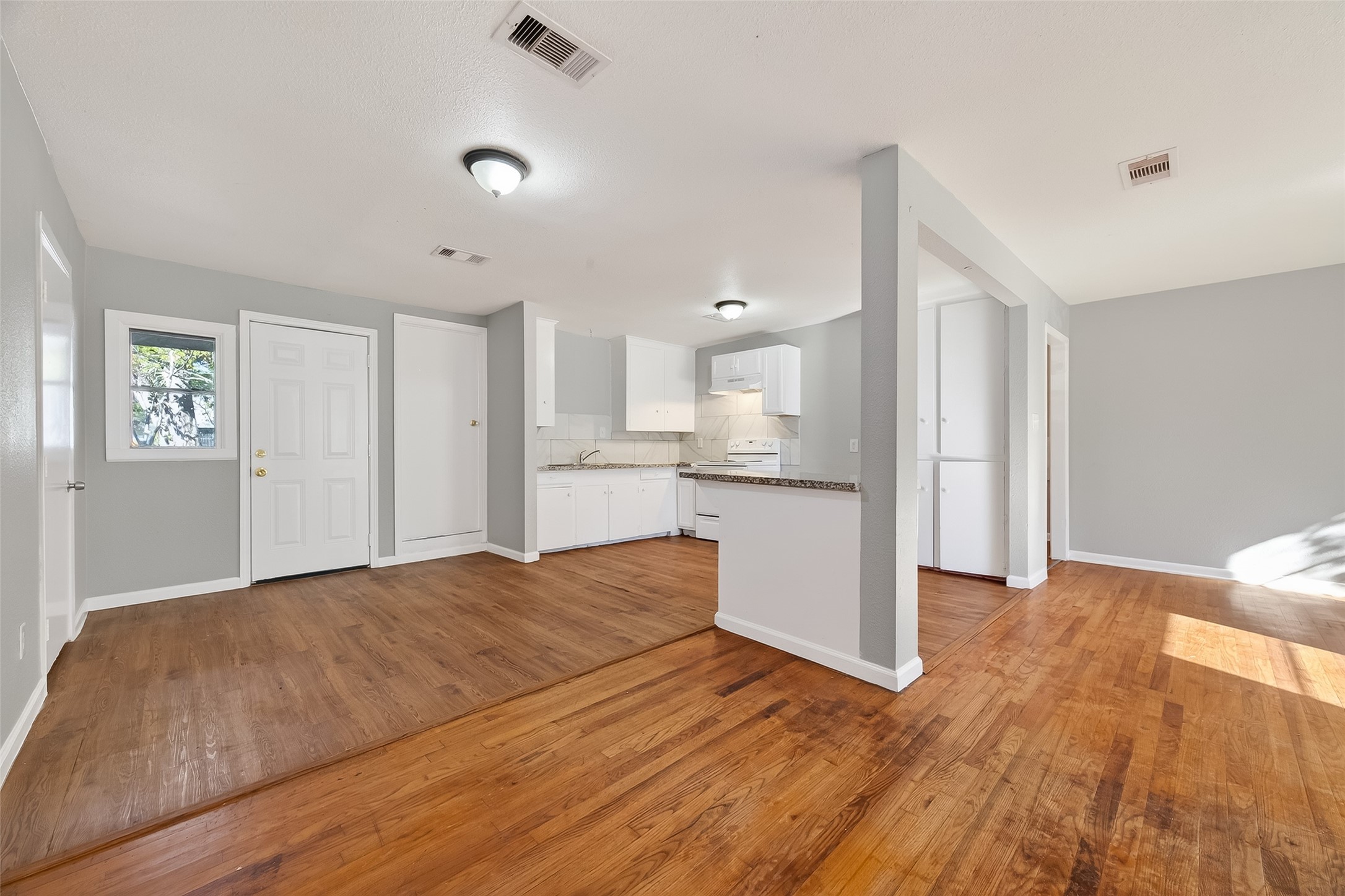 6127 Beldart Street Houston, TX 77033 - Photo 5 of 19