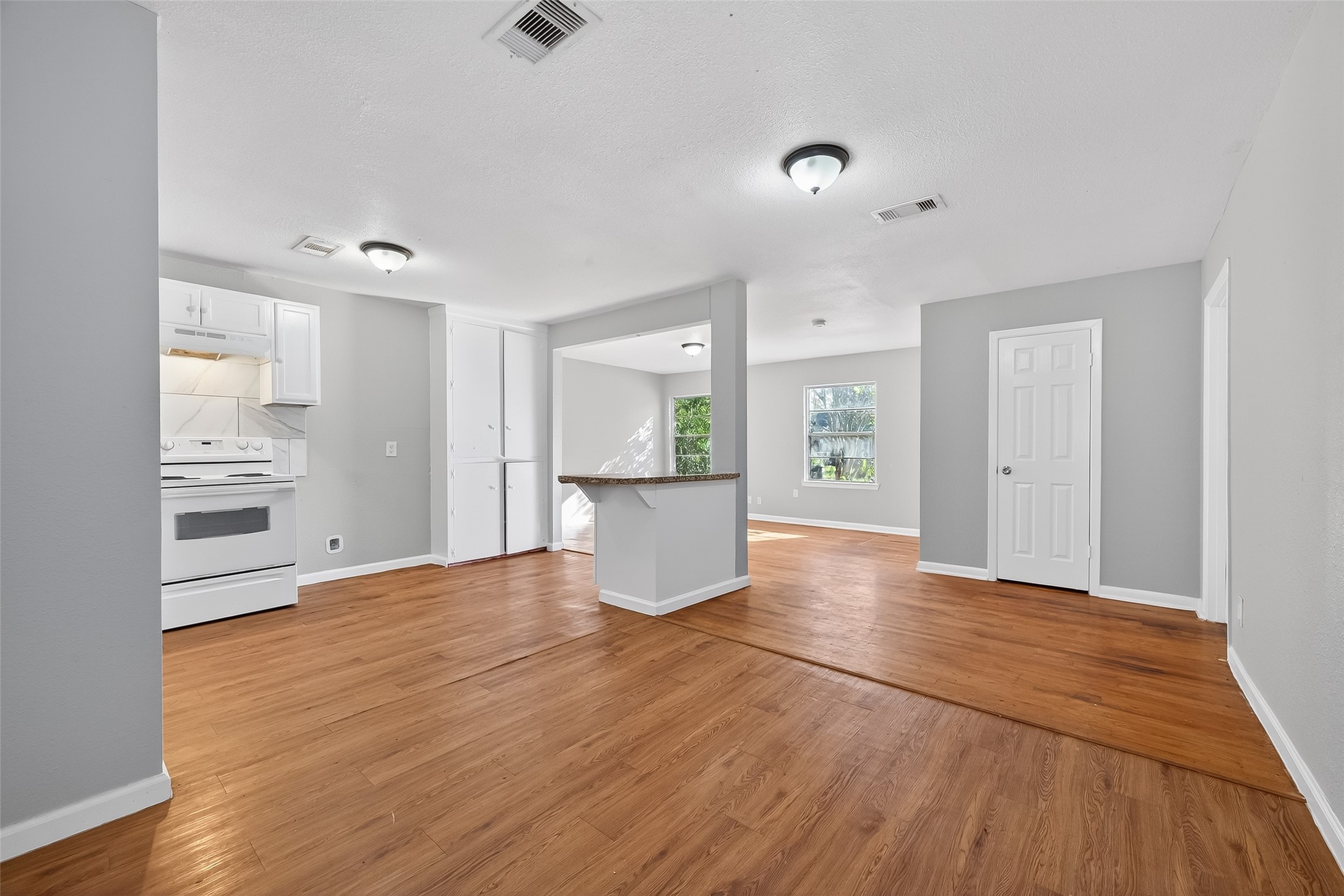 6127 Beldart Street Houston, TX 77033 - Photo 6 of 19