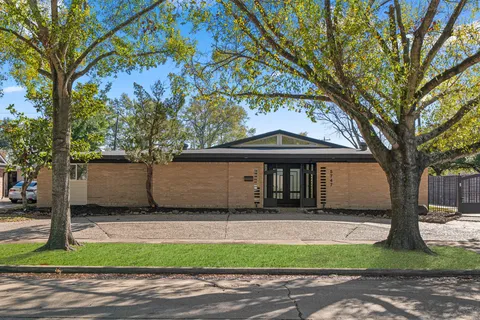 $670,000 | 5747 Jackwood Street, Houston, TX 77096