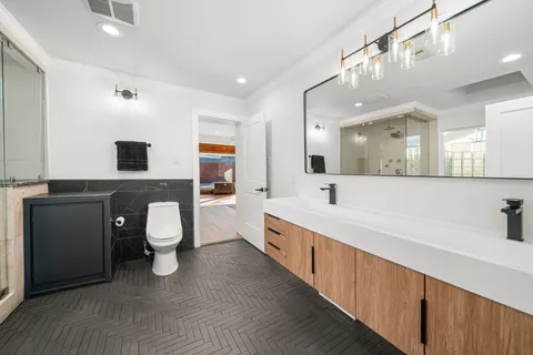 $670,000 | 5747 Jackwood Street, Houston, TX 77096