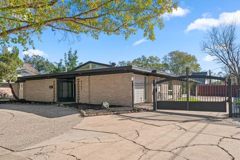 $670,000 | 5747 Jackwood Street, Houston, TX 77096