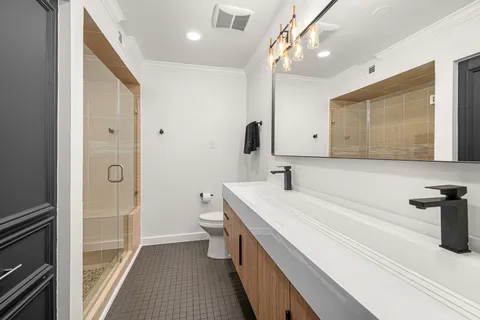 $670,000 | 5747 Jackwood Street, Houston, TX 77096