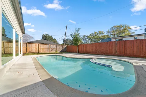 $670,000 | 5747 Jackwood Street, Houston, TX 77096