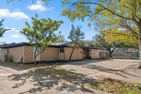 $670,000 | 5747 Jackwood Street, Houston, TX 77096