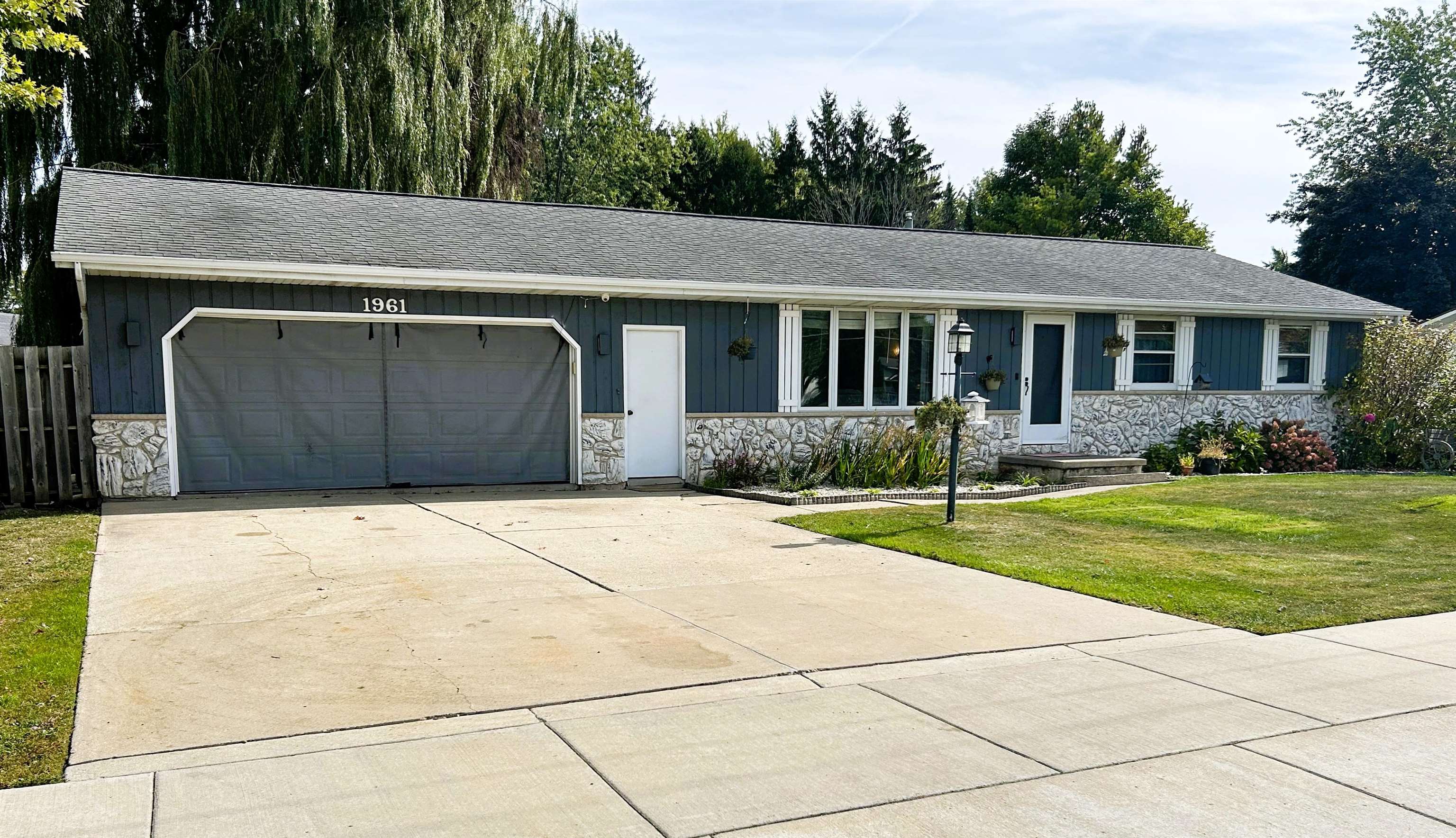 1961 Hazen Road Green Bay, WI 54311 - Photo 1 of 34