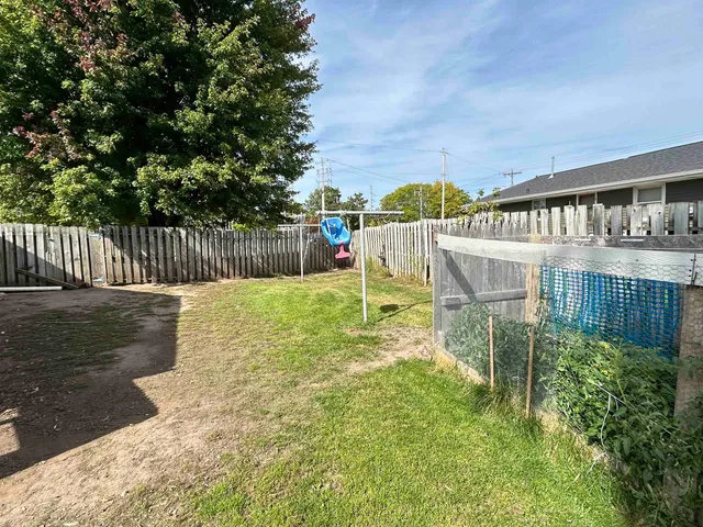 $299,900 | 1961 Hazen Road, Green Bay, WI 54311