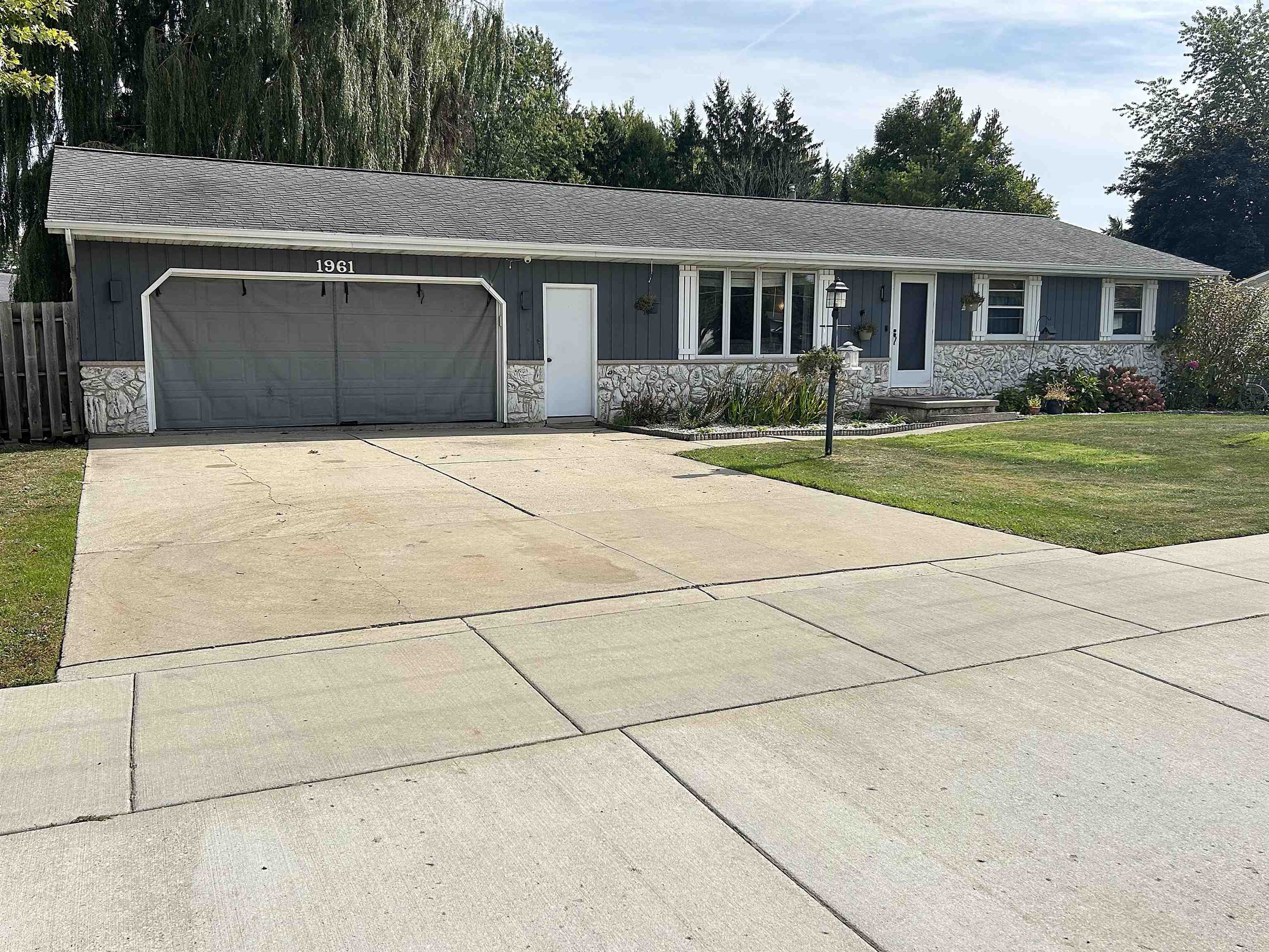 1961 Hazen Road Green Bay, WI 54311 - Photo 32 of 34