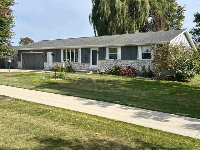 $299,900 | 1961 Hazen Road, Green Bay, WI 54311