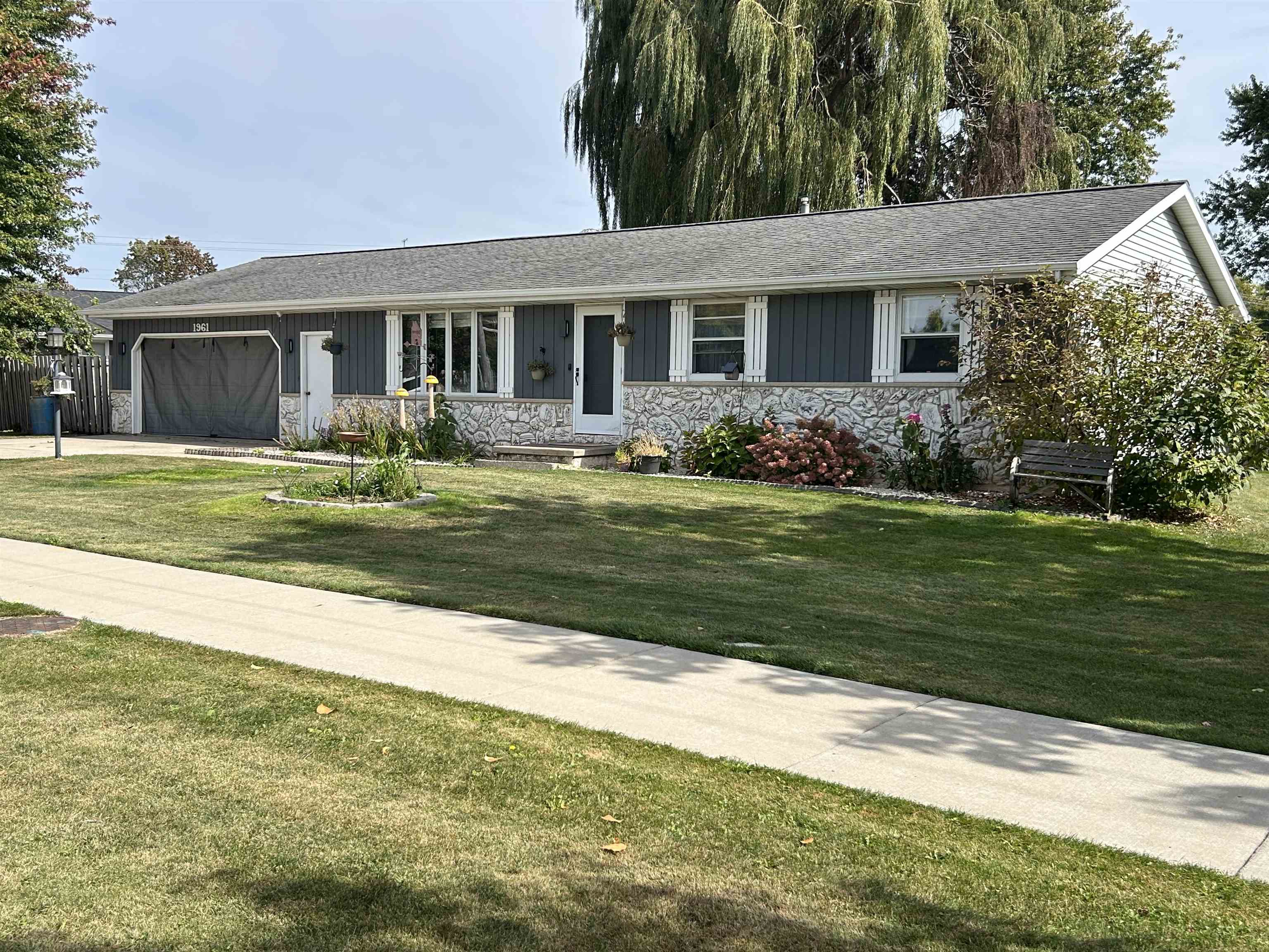 1961 Hazen Road Green Bay, WI 54311 - Photo 33 of 34