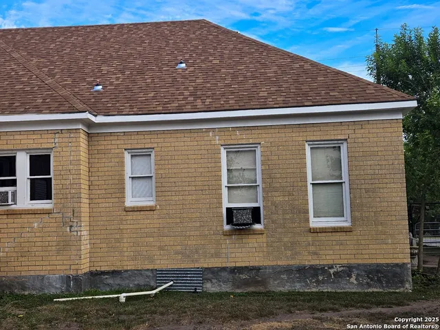 $205,000 | 323 Main, Pettus, TX 78146