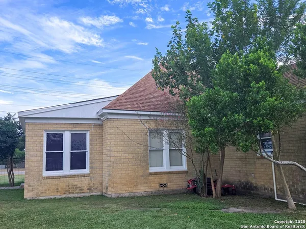 $198,000 | 323 Main, Pettus, TX 78146