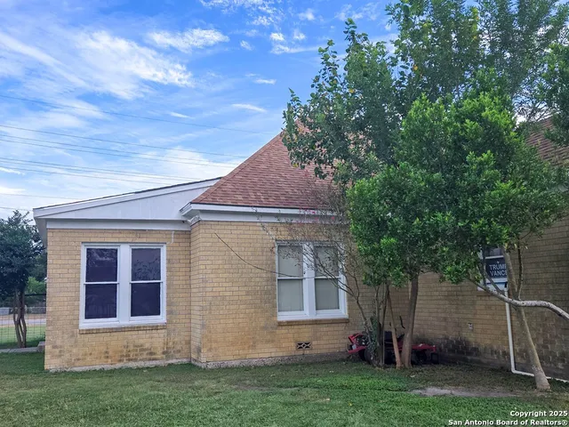 $205,000 | 323 Main, Pettus, TX 78146