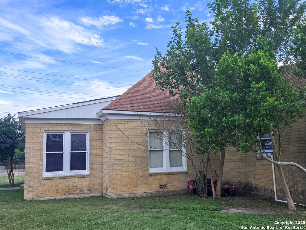 323 Main Pettus, TX 78146 - Photo 20 of 25