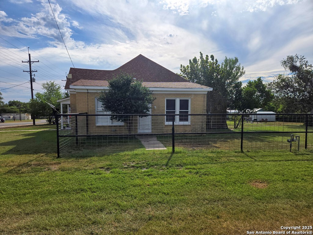 323 Main Pettus, TX 78146 - Photo 2 of 25