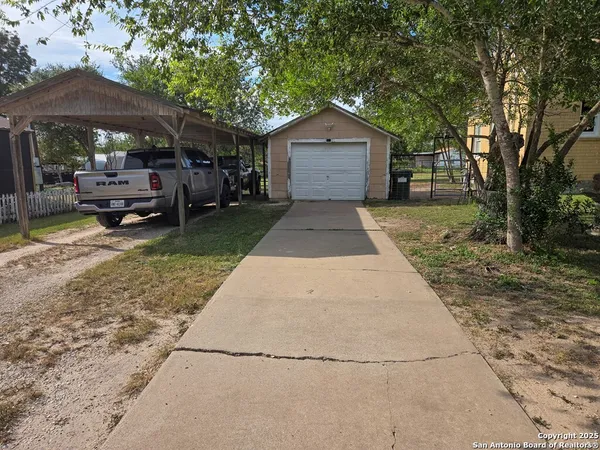 $198,000 | 323 Main, Pettus, TX 78146